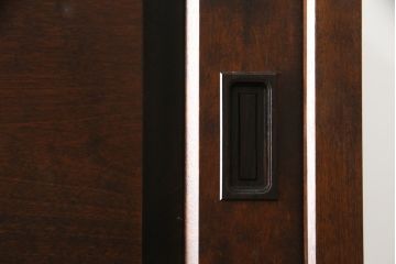 中古　北海道民芸家具　和洋どちらのお部屋にも馴染みやすいサイドボード(テレビ台、テレビボード、ローボード、リビングボード、サイドキャビネット、収納棚、戸棚)(R-078740)