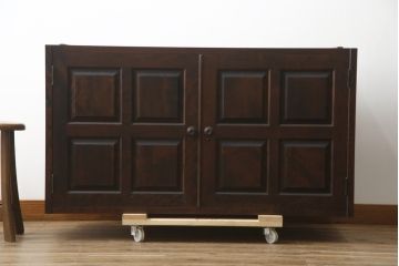 中古　北海道民芸家具　天板・脚(台輪)付きリメイク　衣装盆付き　和洋どちらのお部屋にも馴染みやすいサイドボード(テレビ台、テレビボード、ローボード、リビングボード、サイドチェスト、着物箪笥)(R-078741)