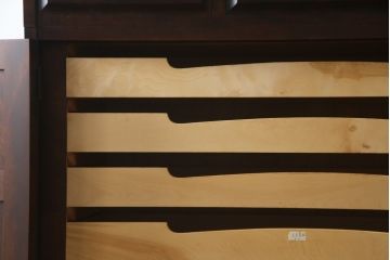 中古　北海道民芸家具　天板・脚(台輪)付きリメイク　衣装盆付き　和洋どちらのお部屋にも馴染みやすいサイドボード(テレビ台、テレビボード、ローボード、リビングボード、サイドチェスト、着物箪笥)(R-078741)