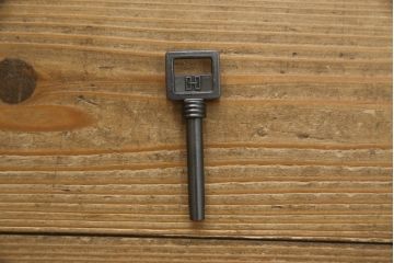 中古　北海道民芸家具　天板・脚(台輪)付きリメイク　衣装盆付き　和洋どちらのお部屋にも馴染みやすいサイドボード(テレビ台、テレビボード、ローボード、リビングボード、サイドチェスト、着物箪笥)(R-078741)