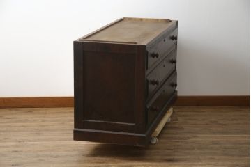 中古　北海道民芸家具　天板リメイク　和洋どちらのお部屋にも馴染みやすいサイドチェスト(テレビ台、テレビボード、ローボード、引き出し、収納箪笥、衣装箪笥)(R-078742)