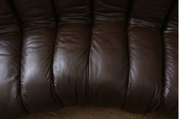 中古　デセデ(de Sede)　本革(レザー)　22連　お好みに合わせて自在にレイアウトできるスネークソファ(22ピース、店舗什器)(定価約800万円以上)(R-078743)