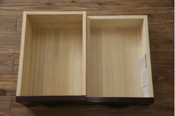 中古　美品　仙台民芸箪笥(仙台箪笥)　欅産業　凝ったつくりの大振りの金具が目を惹く仙台箪笥サイドボード(サイドチェスト、収納箪笥、衣装箪笥、引き出し)(R-078745)