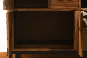 中古　希少な廃番品　ドイツ家具　KARE(カレ)　RODEO(ロデオ)　3Doors 4Drw　異素材の組み合わせがユニークでお洒落なチェスト(サイドチェスト、サイドボード、引き出し、収納棚、戸棚)(R-078746)