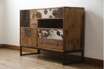 中古　希少な廃番品　ドイツ家具　KARE(カレ)　RODEO(ロデオ)　3Doors 4Drw　異素材の組み合わせがユニークでお洒落なチェスト(サイドチェスト、サイドボード、引き出し、収納棚、戸棚)(R-078746)
