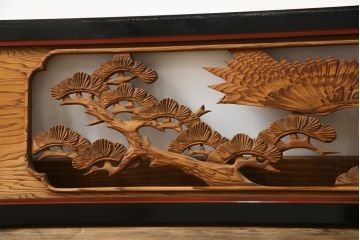 アンティーク建具　漆枠　松と鶴　杢目の美しい両面彫刻欄間2枚セット(明り取り、明かり取り、ランマ)(R-078749)