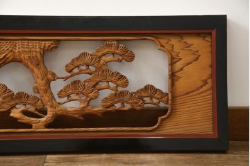 アンティーク建具　漆枠　松と鶴　杢目の美しい両面彫刻欄間2枚セット(明り取り、明かり取り、ランマ)(R-078749)