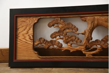 アンティーク建具　漆枠　松と鶴　杢目の美しい両面彫刻欄間2枚セット(明り取り、明かり取り、ランマ)(R-078749)
