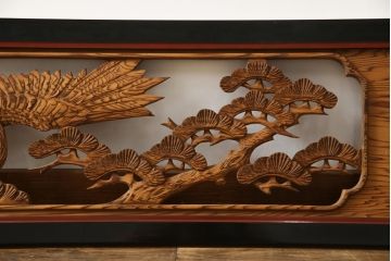アンティーク建具　漆枠　松と鶴　杢目の美しい両面彫刻欄間2枚セット(明り取り、明かり取り、ランマ)(R-078749)