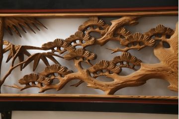 アンティーク建具　漆枠　松竹梅　杢目の美しい両面彫刻欄間2枚セット(明り取り、明かり取り、ランマ)(R-078750)