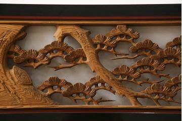 アンティーク建具　漆枠　松竹梅　杢目の美しい両面彫刻欄間2枚セット(明り取り、明かり取り、ランマ)(R-078750)