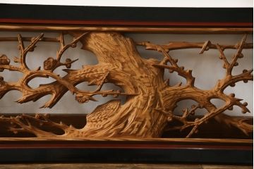 アンティーク建具　漆枠　松竹梅　杢目の美しい両面彫刻欄間2枚セット(明り取り、明かり取り、ランマ)(R-078750)