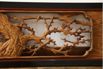 アンティーク建具　漆枠　松竹梅　杢目の美しい両面彫刻欄間2枚セット(明り取り、明かり取り、ランマ)(R-078750)
