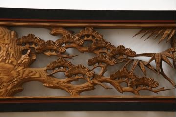 アンティーク建具　漆枠　松竹梅　杢目の美しい両面彫刻欄間2枚セット(明り取り、明かり取り、ランマ)(R-078750)