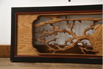 アンティーク建具　漆枠　松竹梅　杢目の美しい両面彫刻欄間2枚セット(明り取り、明かり取り、ランマ)(R-078750)