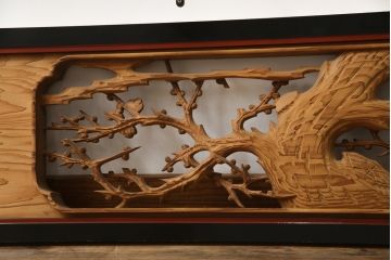 アンティーク建具　漆枠　松竹梅　杢目の美しい両面彫刻欄間2枚セット(明り取り、明かり取り、ランマ)(R-078750)