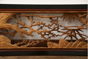 アンティーク建具　漆枠　松竹梅　杢目の美しい両面彫刻欄間2枚セット(明り取り、明かり取り、ランマ)(R-078750)