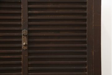 和製アンティーク　シンプルでお部屋に取り入れやすい横桟引き戸の帳場箪笥サイドボード(収納棚、戸棚、ローボード、サイドキャビネット)(R-078751)