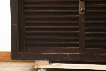 和製アンティーク　シンプルでお部屋に取り入れやすい横桟引き戸の帳場箪笥サイドボード(収納棚、戸棚、ローボード、サイドキャビネット)(R-078751)