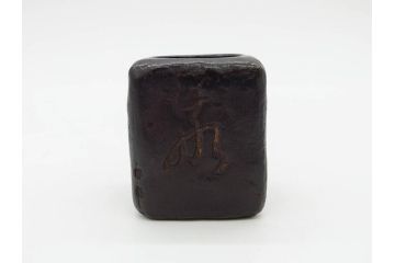 御釜師　山口浄雄　鋳銅　重厚感の中に和の趣を感じる四方蓋置(茶道具、茶器、煎茶道具、共箱付き)(R-078755)