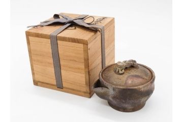 小西陶古　備前焼　霊芝摘み　蓋の取っ手の細かい装飾が印象的な宝瓶(茶道具、茶器、湯冷まし、煎茶道具、急須、和食器、共箱付き、裏印)(R-078756)
