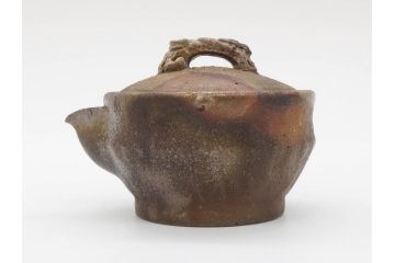小西陶古　備前焼　霊芝摘み　蓋の取っ手の細かい装飾が印象的な宝瓶(茶道具、茶器、湯冷まし、煎茶道具、急須、和食器、共箱付き、裏印)(R-078756)