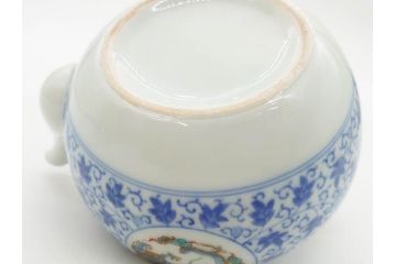十二代　酒井田柿右衛門　有田焼　染錦　二方龍唐草画　緻密に描かれた模様が見事な土瓶(急須、水差、茶器、茶道具、煎茶道具、和食器、色絵、共箱付き)(R-078759)