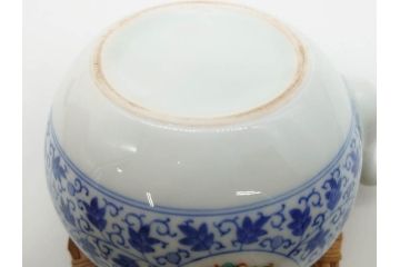 十二代　酒井田柿右衛門　有田焼　染錦　二方龍唐草画　緻密に描かれた模様が見事な土瓶(急須、水差、茶器、茶道具、煎茶道具、和食器、色絵、共箱付き)(R-078759)