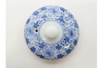 十二代　酒井田柿右衛門　有田焼　染錦　二方龍唐草画　緻密に描かれた模様が見事な土瓶(急須、水差、茶器、茶道具、煎茶道具、和食器、色絵、共箱付き)(R-078759)