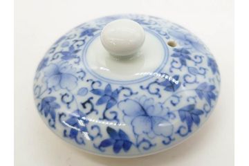 十二代　酒井田柿右衛門　有田焼　染錦　二方龍唐草画　緻密に描かれた模様が見事な土瓶(急須、水差、茶器、茶道具、煎茶道具、和食器、色絵、共箱付き)(R-078759)