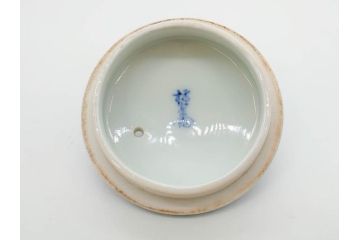 十二代　酒井田柿右衛門　有田焼　染錦　二方龍唐草画　緻密に描かれた模様が見事な土瓶(急須、水差、茶器、茶道具、煎茶道具、和食器、色絵、共箱付き)(R-078759)