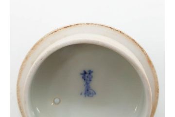 十二代　酒井田柿右衛門　有田焼　染錦　二方龍唐草画　緻密に描かれた模様が見事な土瓶(急須、水差、茶器、茶道具、煎茶道具、和食器、色絵、共箱付き)(R-078759)