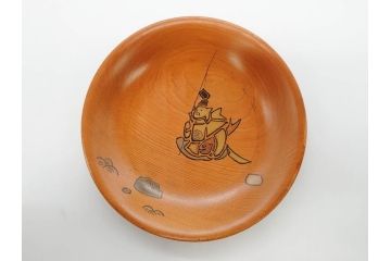 図変わり　約14cm　4.5寸　七福神の優し気な表情に心が和む木皿7枚セット(縁起物、恵比寿天(夷)、大黒天、毘沙門天、弁財天、福禄寿、寿老人、布袋、菓子皿、小皿、4寸5分、共箱付き)(R-078760)