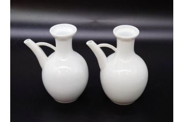 十五代　永楽善五郎　京焼　白鷺酒次一対(2客)　シンプルで優美なフォルムをした徳利2点セット(茶道具、とっくり、酒器、水差し、水次、茶器、和食器、共箱付き、裏印)(R-078761)
