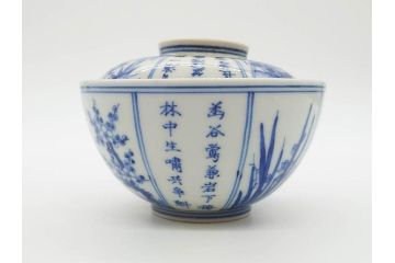 江戸期　大明成化年製　染付　四君子文　漢詩　約12cm　3.9寸　丹念に絵付けされた蓋付き茶碗3客セット(梅、菊、蘭、竹、川本半助?、器、どんぶり、蓋茶碗、陶器、和食器、3寸9分)(R-078762)