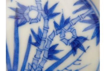 江戸期　大明成化年製　染付　四君子文　漢詩　約12cm　3.9寸　丹念に絵付けされた蓋付き茶碗3客セット(梅、菊、蘭、竹、川本半助?、器、どんぶり、蓋茶碗、陶器、和食器、3寸9分)(R-078762)