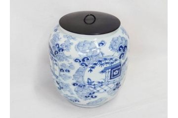 江戸期　古伊万里　染付　蓋付き　緻密に描かれたデザインが見事な水指(水差、雲屯、水器、竹、窓絵、茶器、茶道具、陶器、共箱付き)(R-078764)