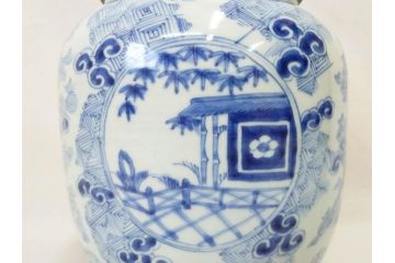 江戸期　古伊万里　染付　蓋付き　緻密に描かれたデザインが見事な水指(水差、雲屯、水器、竹、窓絵、茶器、茶道具、陶器、共箱付き)(R-078764)