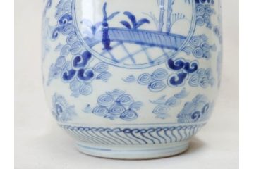 江戸期　古伊万里　染付　蓋付き　緻密に描かれたデザインが見事な水指(水差、雲屯、水器、竹、窓絵、茶器、茶道具、陶器、共箱付き)(R-078764)
