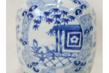 江戸期　古伊万里　染付　蓋付き　緻密に描かれたデザインが見事な水指(水差、雲屯、水器、竹、窓絵、茶器、茶道具、陶器、共箱付き)(R-078764)