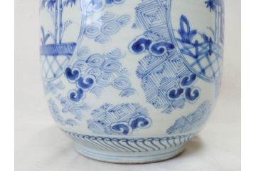 江戸期　古伊万里　染付　蓋付き　緻密に描かれたデザインが見事な水指(水差、雲屯、水器、竹、窓絵、茶器、茶道具、陶器、共箱付き)(R-078764)
