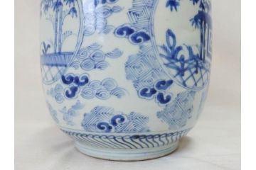 江戸期　古伊万里　染付　蓋付き　緻密に描かれたデザインが見事な水指(水差、雲屯、水器、竹、窓絵、茶器、茶道具、陶器、共箱付き)(R-078764)