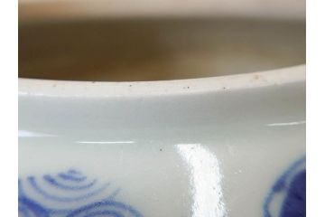 江戸期　古伊万里　染付　蓋付き　緻密に描かれたデザインが見事な水指(水差、雲屯、水器、竹、窓絵、茶器、茶道具、陶器、共箱付き)(R-078764)
