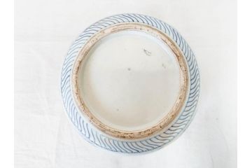 江戸期　古伊万里　染付　蓋付き　緻密に描かれたデザインが見事な水指(水差、雲屯、水器、竹、窓絵、茶器、茶道具、陶器、共箱付き)(R-078764)