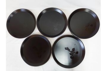 塗師小澤造　艶やかな黒漆塗りが美しい桑名盆(かぶら盆)5枚セット(漆器、木製、丸盆、トレー、トレイ、お盆、袋付き、共箱付き)(R-078765)