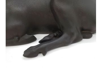 上手物　明治金工師　磯崎美亜　瞳銀製　高さ 約26cm　重量 約1.96kg　しなやかな鹿の造形が見事な置物(海野美盛門下、シカ、共箱付き、台付き)(R-078766)