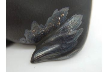 上手物　明治金工師　磯崎美亜　瞳銀製　高さ 約26cm　重量 約1.96kg　しなやかな鹿の造形が見事な置物(海野美盛門下、シカ、共箱付き、台付き)(R-078766)