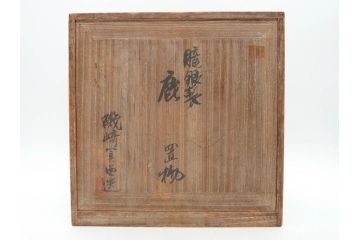 上手物　明治金工師　磯崎美亜　瞳銀製　高さ 約26cm　重量 約1.96kg　しなやかな鹿の造形が見事な置物(海野美盛門下、シカ、共箱付き、台付き)(R-078766)