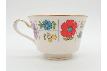 ノリタケ　NORITAKE　アイボリーチャイナ　ポップでレトロな花柄が可愛いカップ&ソーサー6客(フラワー、IVORY China、C&S、碗皿、磁器、洋食器、箱付き)(R-078767)