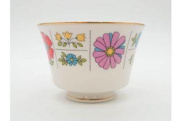 ノリタケ　NORITAKE　アイボリーチャイナ　ポップでレトロな花柄が可愛いカップ&ソーサー6客(フラワー、IVORY China、C&S、碗皿、磁器、洋食器、箱付き)(R-078767)